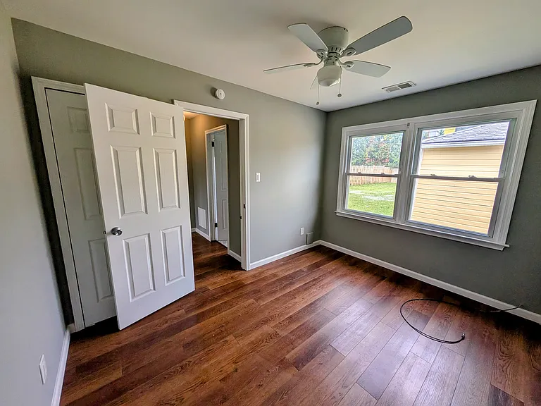 4302 Mandalay Ave — Photo 17