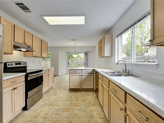 4th image of 913 Justeford Dr