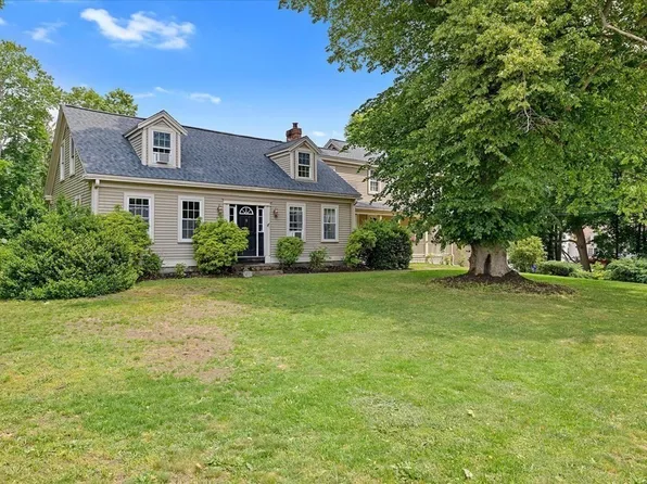 581 Cohannet St, Taunton, MA 02780
