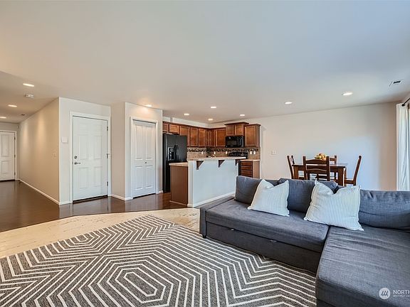 3rd image of 1205 92nd Avenue NE