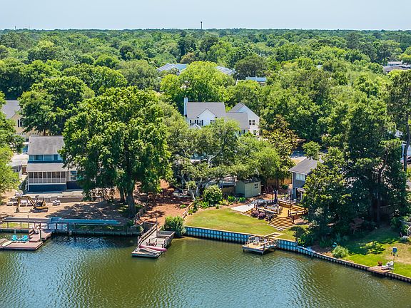 2nd image of 44 Rivers Point Row