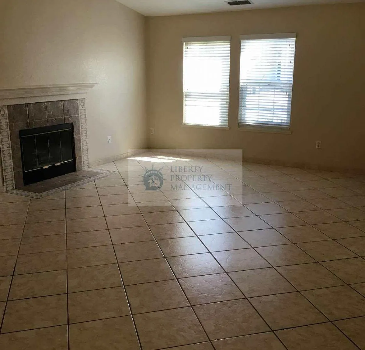 3 bed, 2.5 bath, 1789 sqft, $2,495 — Photo 2