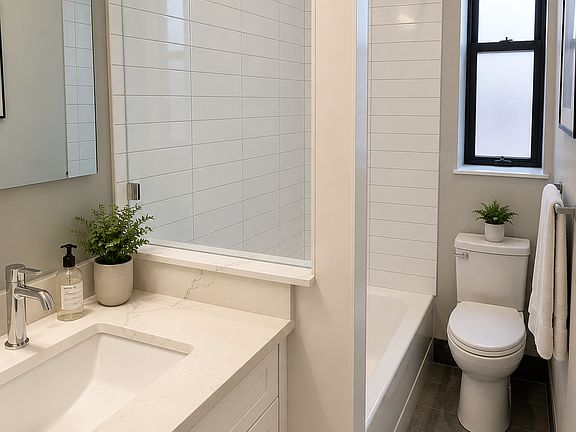 4th image of 161 E 88th St APT 3C