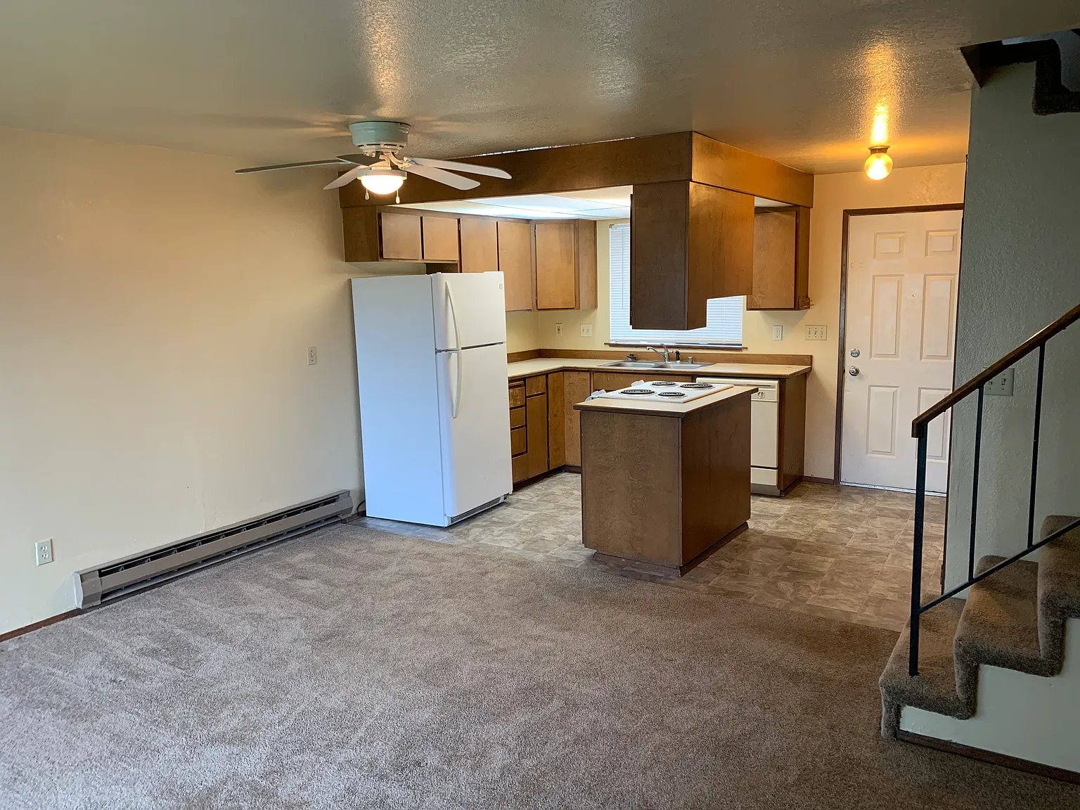 2 bed, 1.5 bath, 888 sqft, $1,625 — Photo 3