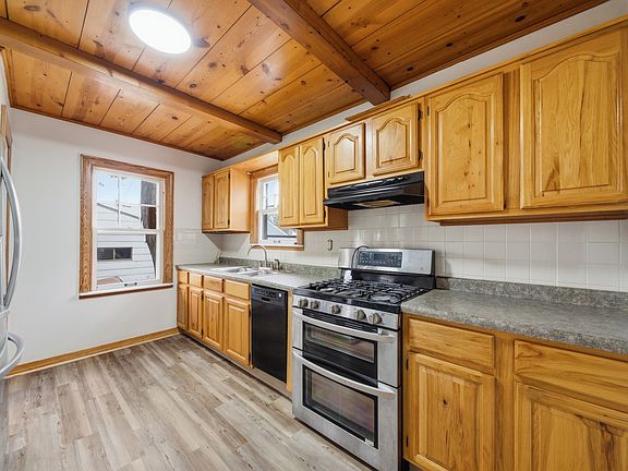 3rd image of 18409 Oakwood Ave