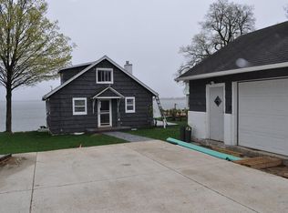 5380 Lakeview Dr, Clear Lake, IA 50428