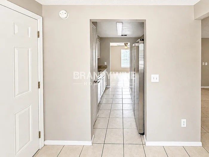 2549 Jessica Ln — Photo 7