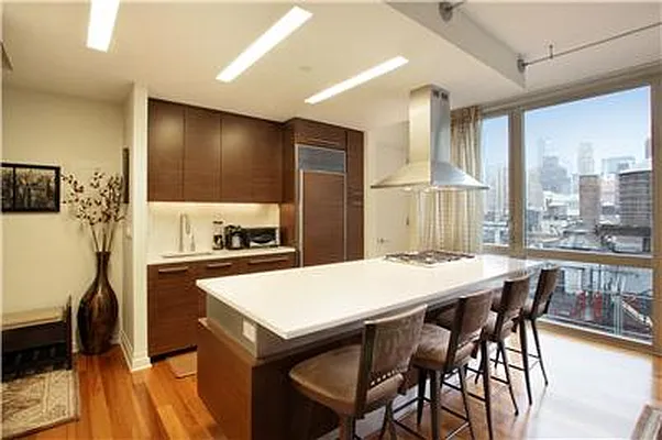 Rented by Warburg | media 10