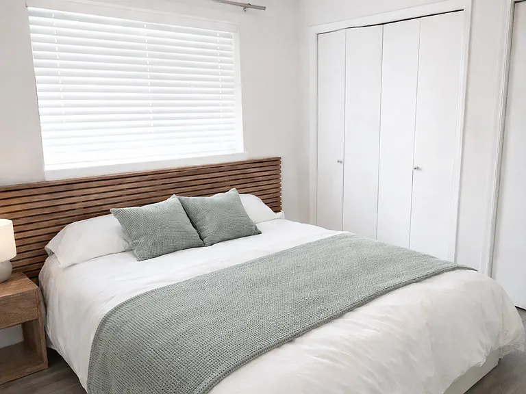 2nd upstairs bedroom with queen bed