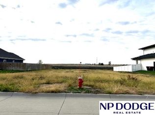 2731 Lauren Ln, Fremont, NE 68025