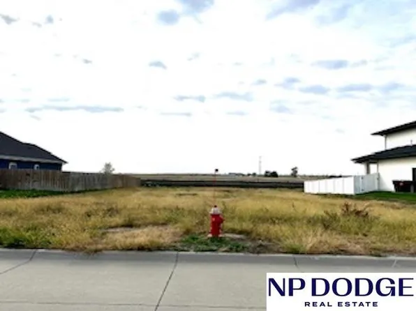 2731 Lauren Ln, Fremont, NE 68025