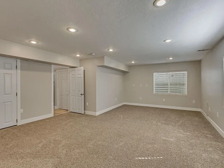 1643 W Wynview Ln — Photo 18