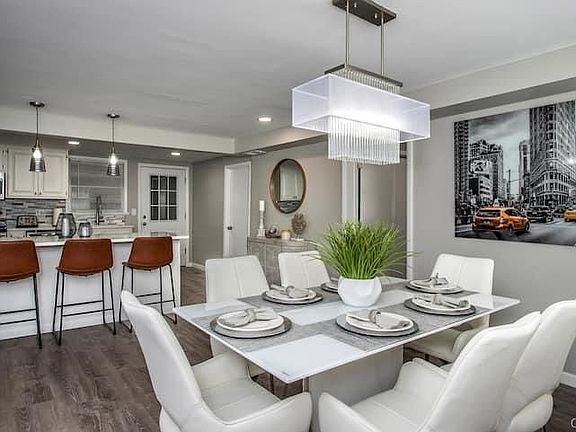 3rd image of 1004 Main St #3