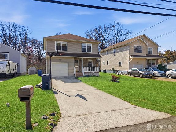 4th image of 1740 Holly Rd