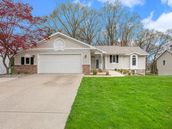 4909 Oakway Ct NE, Grand Rapids, MI 49525