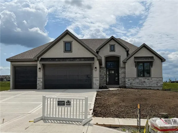 10510 N Liberty St, Kansas City, MO 64155