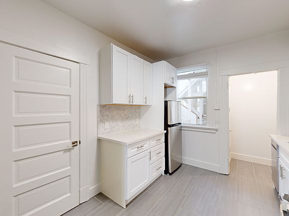 4th image of 1637 Sacramento St #10