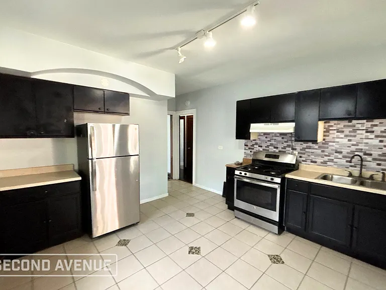 10437 S Wallace St — Photo 2
