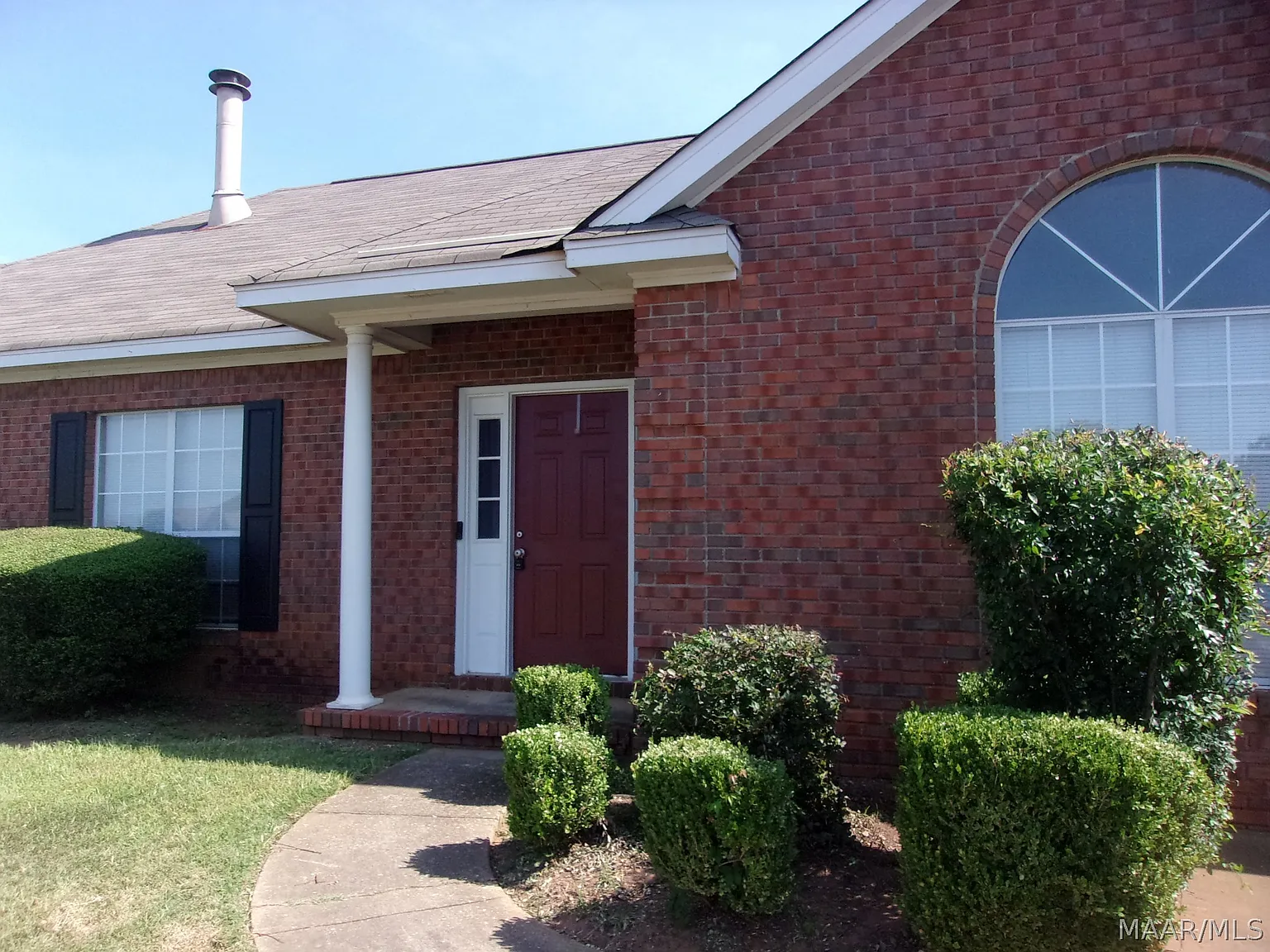 4 bed, 2.0 bath, 1621 sqft, $1,650 — Photo 2