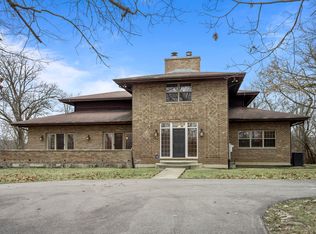 32981 N River Rd, Libertyville, IL 60048