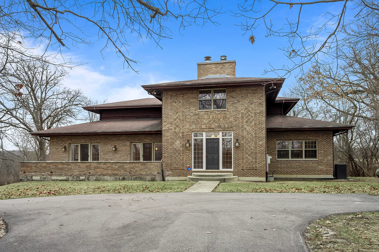 32981 N River Rd photo 1