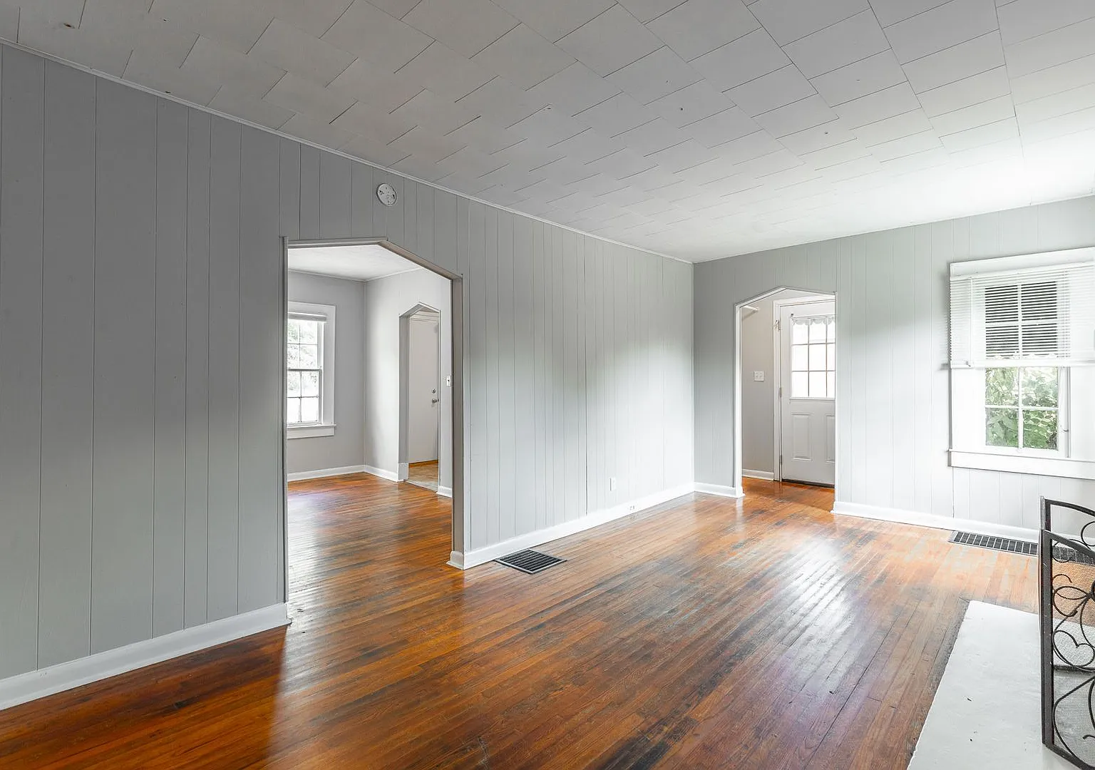 2 Bedroom Home in East Ridge — Photo 3