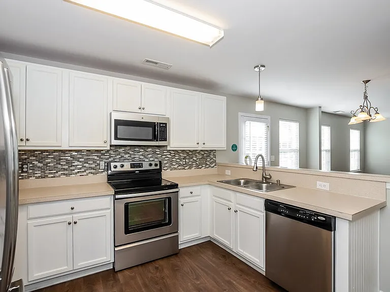 995 Ramsgate Dr SW — Photo 9