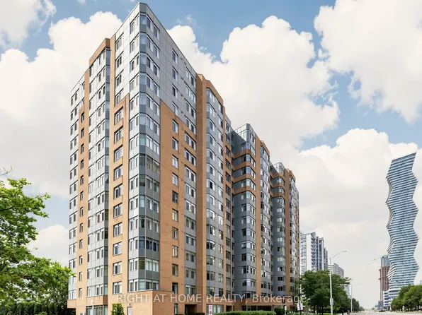 300 Webb Dr #Penthouse 9, Mississauga, ON L5B 3W3