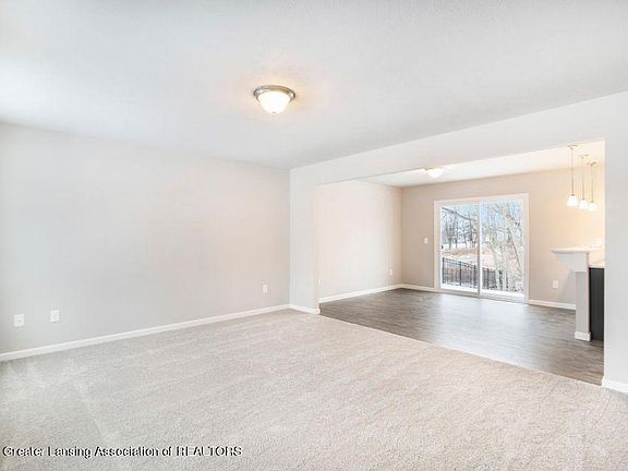 2nd image of 1115 River Oaks Dr