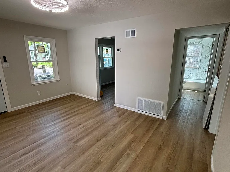 1703 N Valley Ave — Photo 57