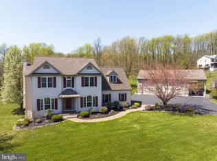 24 Cuesta Dr, Elverson, PA 19520