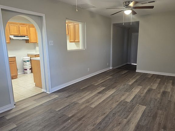 2nd image of 3301 Park Ln
