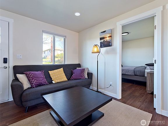 4th image of 6105 S 124th St
