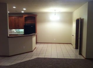 909 SW 37th St, Moore, OK 73160