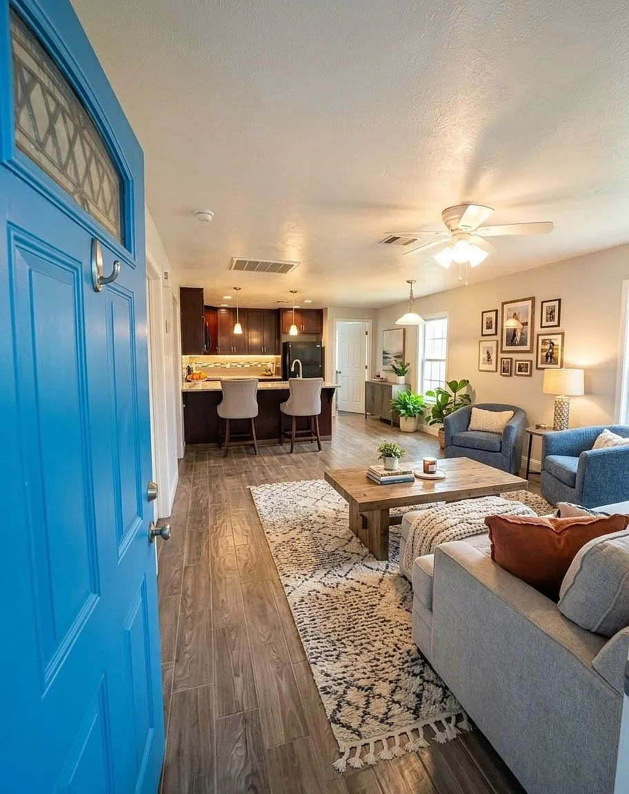 2 bed, 2.0 bath, 1008 sqft, $1,798 — Photo 2