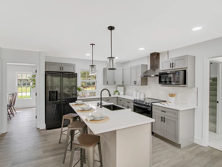 305 Mayfield St — Photo 1