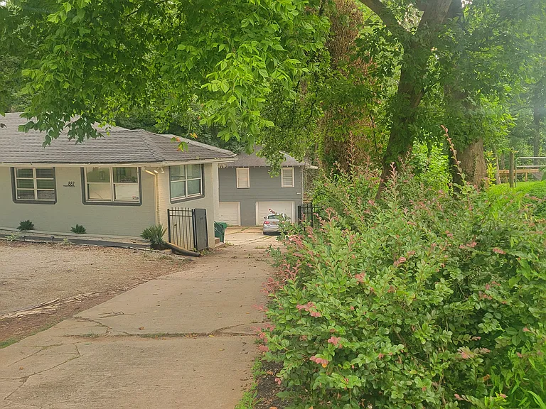 887 Fayetteville Rd SE — Photo 4