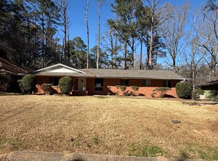 1324 Tanglewood Pl, Jackson, MS 39204