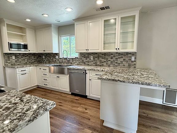 2nd image of 1019 Nanette Ln