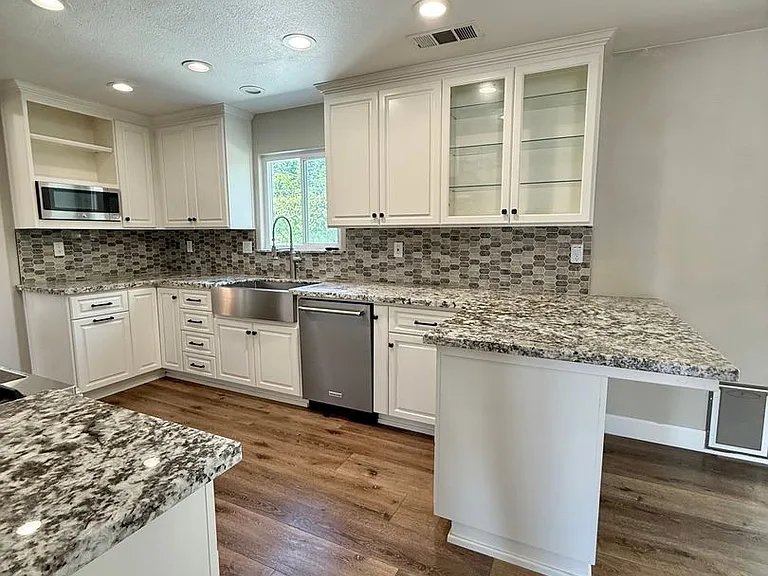 1019 Nanette Ln — Photo 1