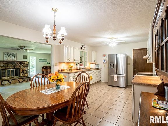 4th image of 206 Patricia Ln