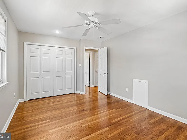 1103 Playford Ln — Photo 7
