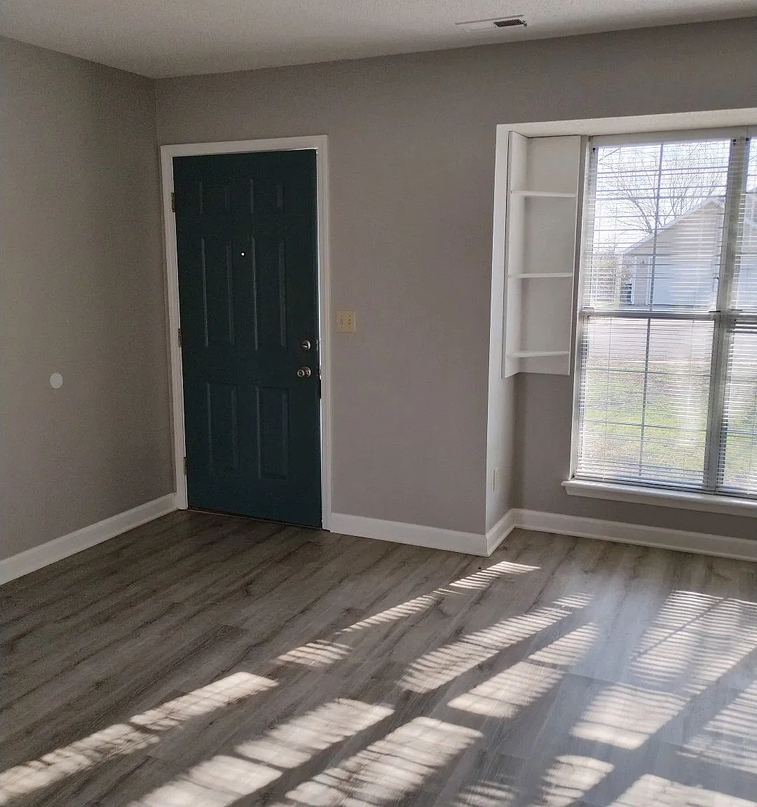 1012 Fox Run Dr - 1 — Photo 2