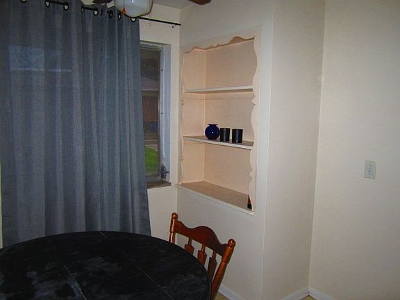 5th image of 328 N Cherrywood Ave