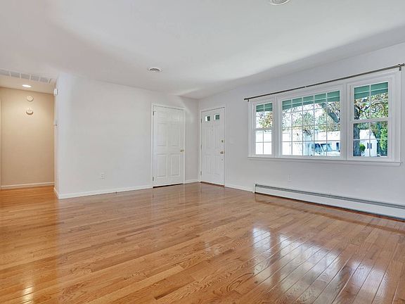 4th image of 47 Brookfield Ct