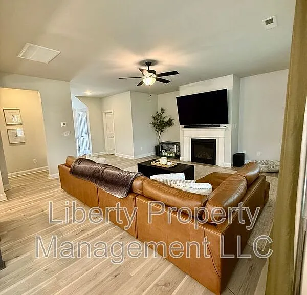 144 Kensington Dr — Photo 8