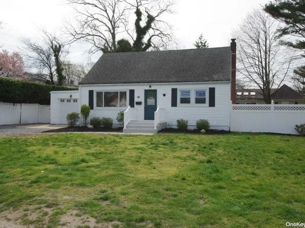 98 Bonaparte Avenue, Islip, NY 11751