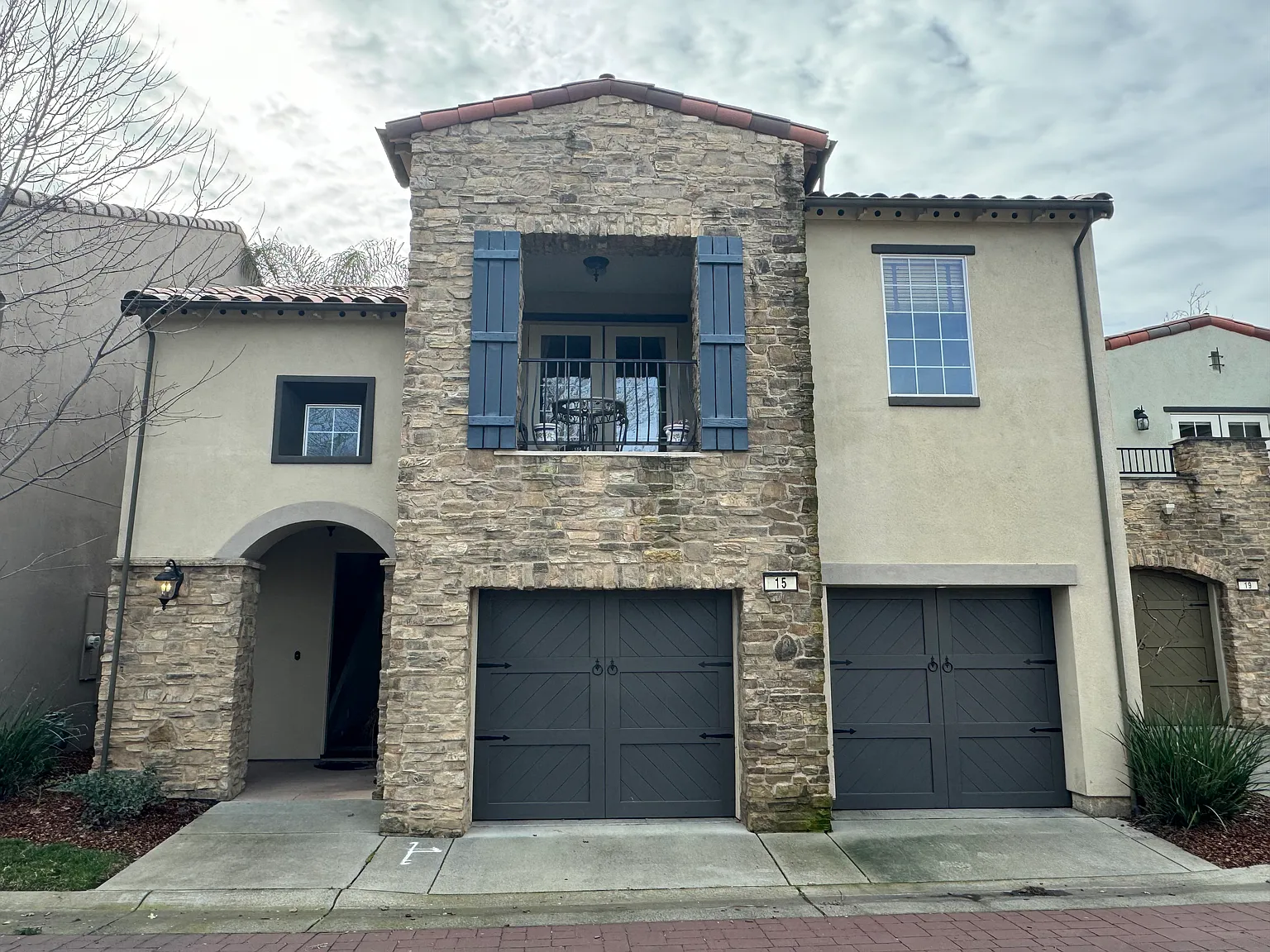 15 Veneto Cir — Photo 1