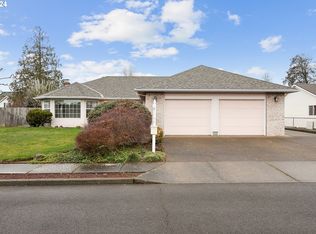 564 S Oak Pl, Canby, OR 97013
