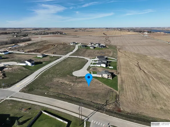 6 N Highlands Cir, Wahoo, NE 68066